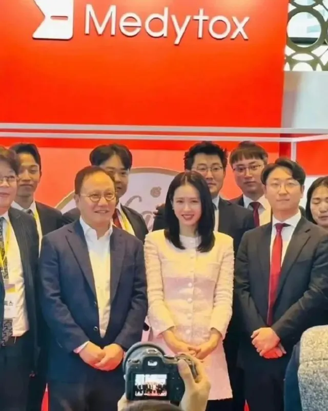 Son Ye Jin trước ống kính "người qua đường" trong sự kiện mới, nhan sắc thật ra sao? - Ảnh 3.