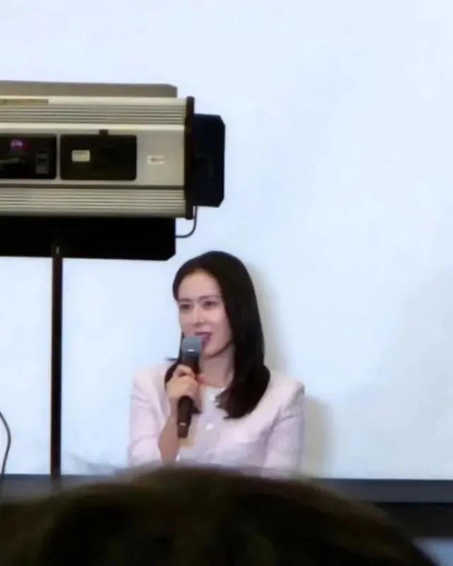 Son Ye Jin trước ống kính "người qua đường" trong sự kiện mới, nhan sắc thật ra sao? - Ảnh 3.