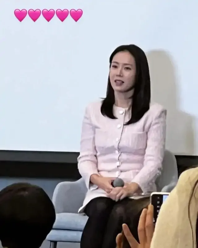 Son Ye Jin trước ống kính "người qua đường" trong sự kiện mới, nhan sắc thật ra sao? - Ảnh 2.